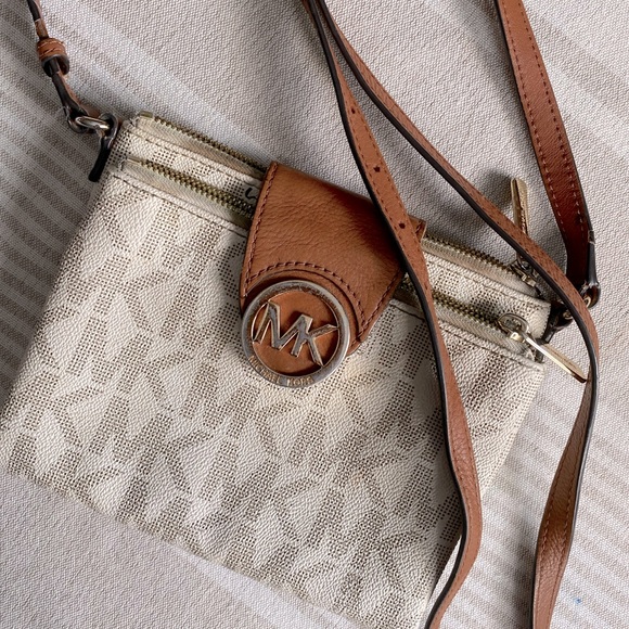 michael kors purse with built in wallet